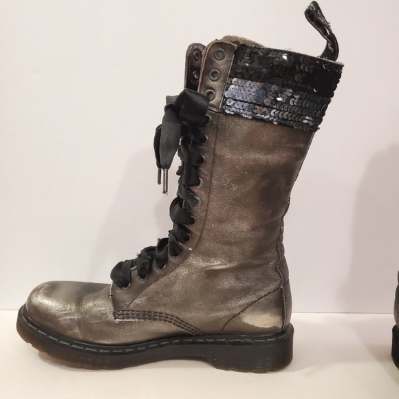 Dr. Martens - Le Sequin 14 Eye Silver Gunmetal boots Rare Ribbon Lace -Ladies 10 - Picture 5 of 12